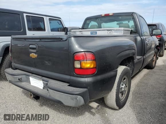✅ 2004 Chevrolet Silverado 1500 Work Truck • VIN: 1GCEC14XX4Z251037 • Лот: 75999414. Опубликован ранее на Copart с пробегом Не указан. Бесплатный доступ к архиву аукционных продаж из США и подробный отчёт об истории автомобиля на DreamBid. Изображение 3.