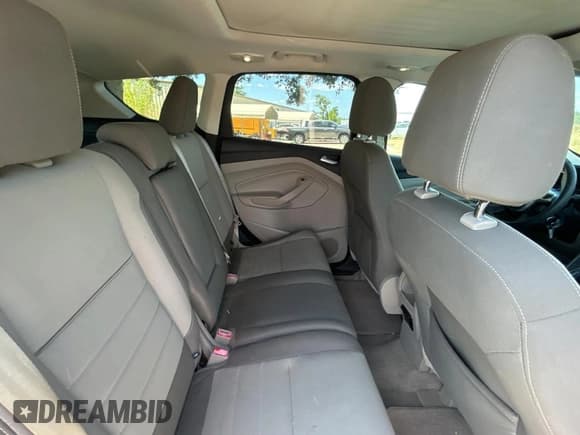 ✅ 2013 Ford Escape SE • VIN: 1FMCU9G95DUD25554 • Lot: 55523245. Wystawiony na Copart z przebiegiem Nie podano. Bezpłatny archiwum sprzedaży aukcyjnych z USA i szczegółowy raport historii pojazdu na DreamBid. Zdjęcie 6.