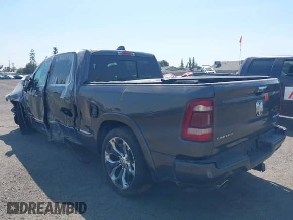 2020 Ram 1500 Limited z VIN 1C6SRFPT1LN419488, wystawiony jako IAAI lot #41847838 z przebiegiem 39 836 mil mil oraz . Historia ofert i sprzedaży dostępna na DreamBid. Obrazek 3.