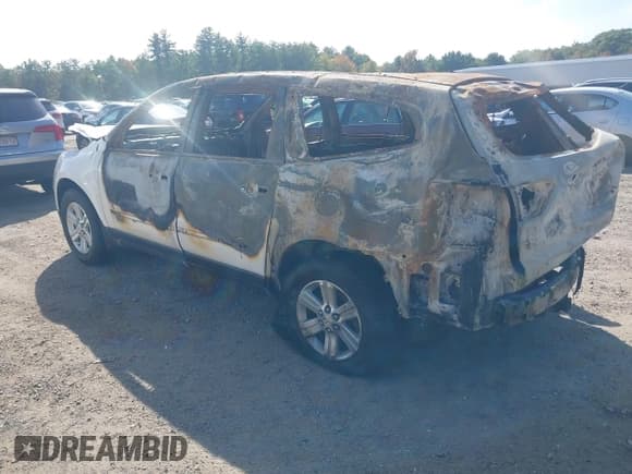 ✅ 2014 Chevrolet Traverse LT • VIN: 1GNKVGKD3EJ270710 • Lot: 43323793. Wystawiony na IAAI z przebiegiem Nie podano. Bezpłatny archiwum sprzedaży aukcyjnych z USA i szczegółowy raport historii pojazdu na DreamBid. Zdjęcie 3.