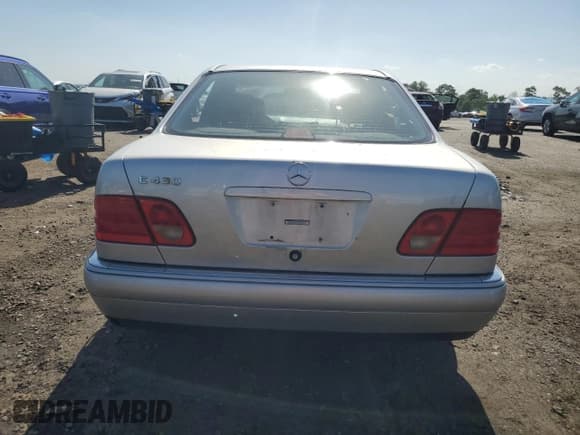 ✅ 1998 Mercedes-Benz E • VIN: WDBJF70FXWA634207 • Lot: 62470775. Listed on Copart with 123,974 mi. Free auction sales archive from the USA and detailed vehicle history report at DreamBid. Image 6.