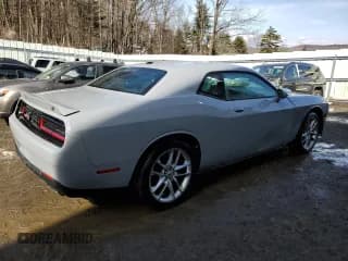 ✅ 2022 Dodge Challenger GT • VIN: 2C3CDZKG5NH219267 • Lot: 44239474. Wystawiony na Copart z przebiegiem 38 671 mil. Bezpłatny archiwum sprzedaży aukcyjnych z USA i szczegółowy raport historii pojazdu na DreamBid. Zdjęcie 3.