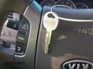 ✅ 2008 Kia Sorento LX • VIN: KNDJD735185761031 • Lot: 43781669. Wystawiony na IAAI z przebiegiem 240 488 mil. Bezpłatny archiwum sprzedaży aukcyjnych z USA i szczegółowy raport historii pojazdu na DreamBid. Zdjęcie 11.