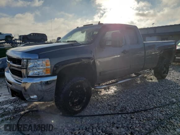 ✅ 2009 Chevrolet Silverado 2500HD LT • VIN: 1GCHK596X9E100768 • Лот: 85802894. Опубликован ранее на Copart с пробегом 240 763 миль. Бесплатный доступ к архиву аукционных продаж из США и подробный отчёт об истории автомобиля на DreamBid. Изображение 1.