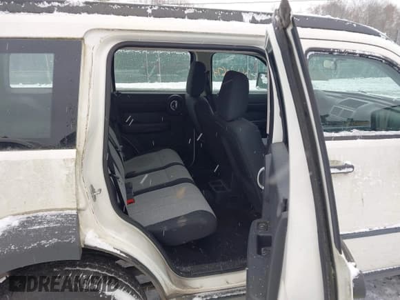 ✅ 2008 Dodge Nitro SXT • VIN: 1D8GU28K48W250727 • Lot: 43644674. Wystawiony na IAAI z przebiegiem 183 243 mil. Bezpłatny archiwum sprzedaży aukcyjnych z USA i szczegółowy raport historii pojazdu na DreamBid. Zdjęcie 8.