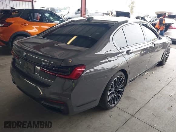 ✅ 2020 BMW 7 Series 740i • VIN: WBA7T2C00LGF96641 • Lot: 43747060. Wystawiony na IAAI z przebiegiem 115 514 mil. Bezpłatny archiwum sprzedaży aukcyjnych z USA i szczegółowy raport historii pojazdu na DreamBid. Zdjęcie 4.