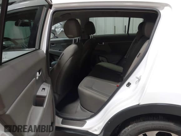 ✅ 2012 Kia Sportage EX • VIN: KNDPC3A23C7343095 • Lot: 43588531. Wystawiony na IAAI z przebiegiem Nie podano. Bezpłatny archiwum sprzedaży aukcyjnych z USA i szczegółowy raport historii pojazdu na DreamBid. Zdjęcie 8.