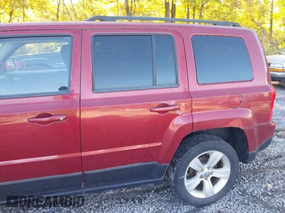 ✅ 2012 Jeep Patriot Latitude • VIN: 1C4NJRFB0CD524665 • Lot: 43347027. Listed on IAAI with 118,730 mi. Free auction sales archive from the USA and detailed vehicle history report at DreamBid. Image 6.