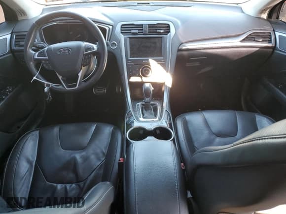 ✅ 2015 Ford Fusion Titanium • VIN: 3FA6P0D93FR176098 • Lot: 89925045. Wystawiony na Copart z przebiegiem 72 516 mil. Bezpłatny archiwum sprzedaży aukcyjnych z USA i szczegółowy raport historii pojazdu na DreamBid. Zdjęcie 8.