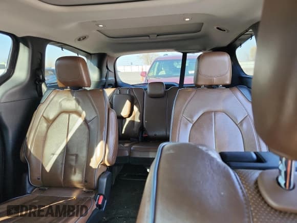 ✅ 2018 Chrysler Pacifica Limited • VIN: 2C4RC1GG2JR156930 • Lot: 90030675. Listed on Copart with 177,184 mi. Free auction sales archive from the USA and detailed vehicle history report at DreamBid. Image 10.