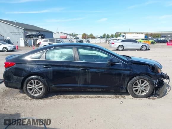 ✅ 2017 Hyundai Sonata SE • VIN: 5NPE24AF8HH577111 • Lot: 43372290. Listed on IAAI with 94,581 mi. Free auction sales archive from the USA and detailed vehicle history report at DreamBid. Image 14.
