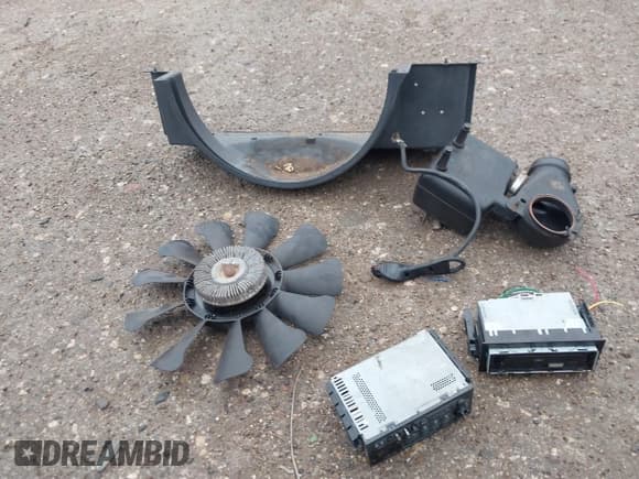 ✅ 1998 Chevrolet Silverado 1500 • VIN: 2GCEC19RXW1108997 • Лот: 43738478. Опубликован ранее на IAAI с пробегом 191 229 миль. Бесплатный доступ к архиву аукционных продаж из США и подробный отчёт об истории автомобиля на DreamBid. Изображение 12.