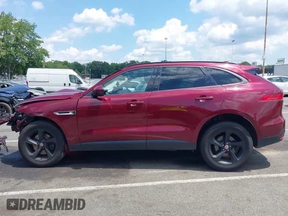 ✅ 2017 Jaguar F-Pace 35t Premium • VIN: SADCJ2BV6HA082969 • Lot: 42540467. Wystawiony na IAAI z przebiegiem 137 029 mil. Bezpłatny archiwum sprzedaży aukcyjnych z USA i szczegółowy raport historii pojazdu na DreamBid. Zdjęcie 14.