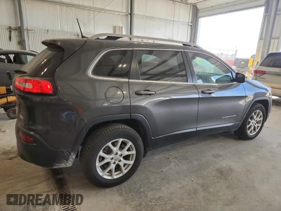 ✅ 2016 Jeep Cherokee Latitude • VIN: 1C4PJMCB3GW148909 • Lot: 92486445. Listed on Copart with 117,134 mi. Free auction sales archive from the USA and detailed vehicle history report at DreamBid. Image 3.