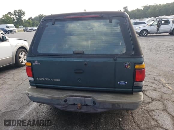 ✅ 1996 Ford Explorer XL • VIN: 1FMDU32X0TZB61316 • Lot: 68040014. Listed on Copart with 99,736 mi. Free auction sales archive from the USA and detailed vehicle history report at DreamBid. Image 6.