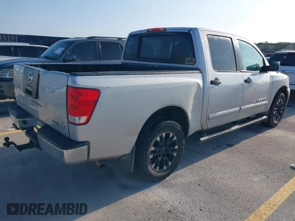 ✅ 2012 Nissan Titan SL • VIN: 1N6BA0ED2CN307658 • Lot: 42369756. Wystawiony na IAAI z przebiegiem 305 852 mil. Bezpłatny archiwum sprzedaży aukcyjnych z USA i szczegółowy raport historii pojazdu na DreamBid. Zdjęcie 4.