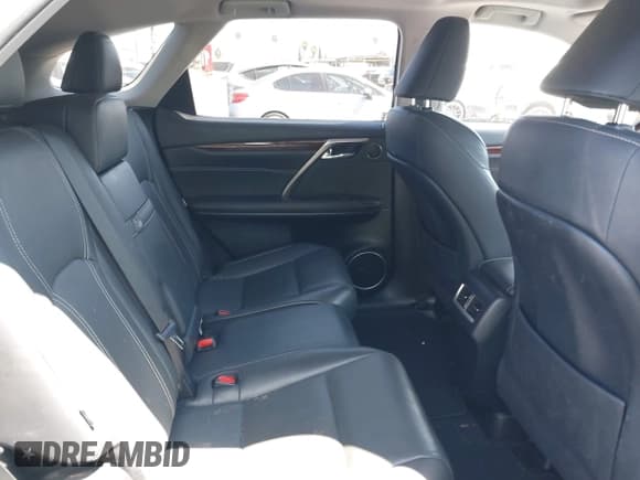 ✅ 2018 Lexus RX 350L Premium • VIN: JTJGZKCA6J2008031 • Lot: 43138215. Wystawiony na IAAI z przebiegiem 63 136 mil. Bezpłatny archiwum sprzedaży aukcyjnych z USA i szczegółowy raport historii pojazdu na DreamBid. Zdjęcie 8.