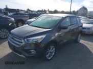 ✅ 2019 Ford Escape SE • VIN: 1FMCU0GDXKUB64423 • Lot: 43629993. Wystawiony na IAAI z przebiegiem 116 858 mil. Bezpłatny archiwum sprzedaży aukcyjnych z USA i szczegółowy raport historii pojazdu na DreamBid. Zdjęcie 6.