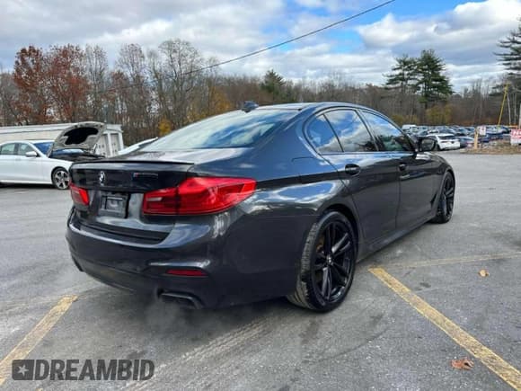 ✅ 2018 BMW 5 Series M550i xDrive • VIN: WBAJB9C56JB050169 • Lot: 93267895. Wystawiony na Copart z przebiegiem 137 684 mil. Bezpłatny archiwum sprzedaży aukcyjnych z USA i szczegółowy raport historii pojazdu na DreamBid. Zdjęcie 3.