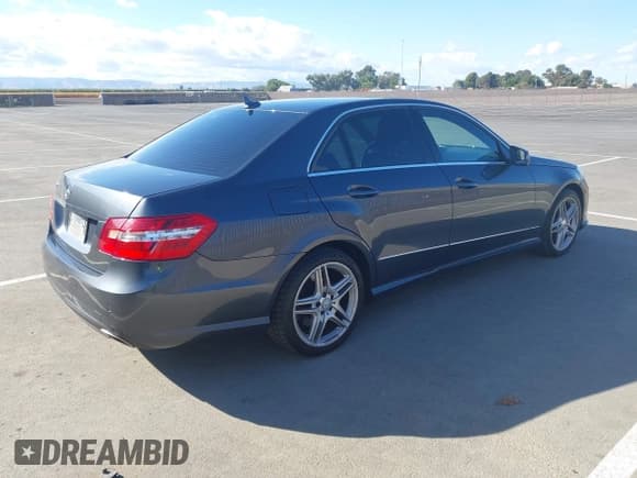 ✅ 2011 Mercedes-Benz E 550 Luxury • VIN: WDDHF7CB5BA266432 • Lot: 43367750. Listed on IAAI with 194,908 mi. Free auction sales archive from the USA and detailed vehicle history report at DreamBid. Image 4.