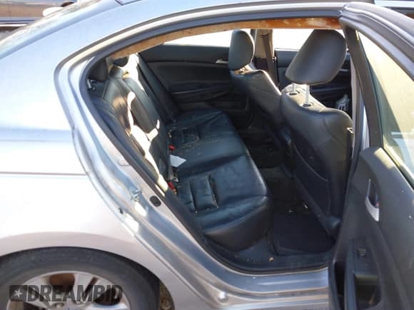 ✅ 2011 Honda Accord SE • VIN: 1HGCP2F63BA026011 • Lot: 43669212. Wystawiony na IAAI z przebiegiem 200 878 mil. Bezpłatny archiwum sprzedaży aukcyjnych z USA i szczegółowy raport historii pojazdu na DreamBid. Zdjęcie 8.