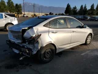 2015 Hyundai Accent GLS с VIN KMHCT4AE8FU863891, выставлен на аукционе Copart как лот 82238305 с пробегом 67 850 миль миль и Списание • Salvage title. История ставок и продаж доступна на DreamBid. Изображение 3.