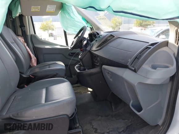 ✅ 2018 Ford Transit • VIN: 1FTYE1YM3JKA17401 • Lot: 41692518. Wystawiony na IAAI z przebiegiem 145 472 mil. Bezpłatny archiwum sprzedaży aukcyjnych z USA i szczegółowy raport historii pojazdu na DreamBid. Zdjęcie 5.