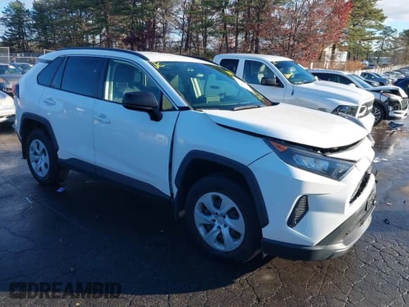 ✅ 2021 Toyota RAV4 LE • VIN: JTMF1RFV8MD069581 • Лот: 43761365. Опубликован ранее на IAAI с пробегом 46 605 миль. Бесплатный доступ к архиву аукционных продаж из США и подробный отчёт об истории автомобиля на DreamBid. Изображение 1.