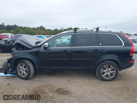 ✅ 2014 Volvo XC90 • VIN: YV4952CZXE1691891 • Lot: 43268844. Wystawiony na IAAI z przebiegiem 162 715 mil. Bezpłatny archiwum sprzedaży aukcyjnych z USA i szczegółowy raport historii pojazdu na DreamBid. Zdjęcie 14.