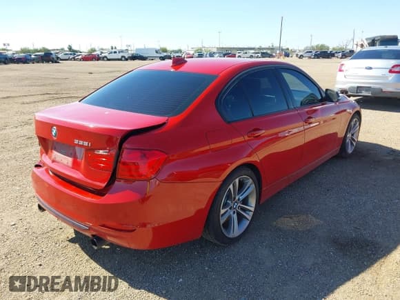 ✅ 2012 BMW 3 Series 335i • VIN: WBA3A9C51CFX59857 • Lot: 43603364. Wystawiony na IAAI z przebiegiem 92 643 mil. Bezpłatny archiwum sprzedaży aukcyjnych z USA i szczegółowy raport historii pojazdu na DreamBid. Zdjęcie 4.