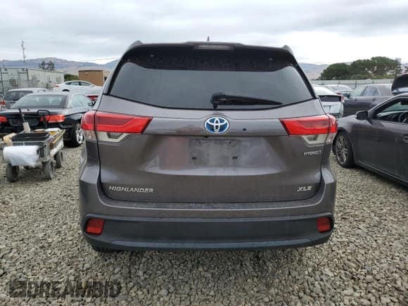 ✅ 2019 Toyota Highlander Hybrid XLE • VIN: 5TDJGRFH1KS060743 • Лот: 81802895. Опубликован ранее на Copart с пробегом 104 465 миль. Бесплатный доступ к архиву аукционных продаж из США и подробный отчёт об истории автомобиля на DreamBid. Изображение 6.