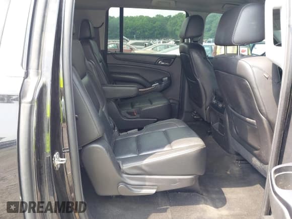 ✅ 2015 Chevrolet Suburban LT • VIN: 1GNSCJKC1FR591934 • Lot: 42403284. Wystawiony na IAAI z przebiegiem 299 882 mil. Bezpłatny archiwum sprzedaży aukcyjnych z USA i szczegółowy raport historii pojazdu na DreamBid. Zdjęcie 8.