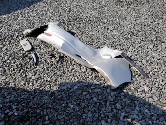 ✅ 2013 Hyundai Elantra GLS • VIN: KMHDH4AE5DU815655 • Lot: 82593055. Listed on Copart with 123,880 mi. Free auction sales archive from the USA and detailed vehicle history report at DreamBid. Image 12.