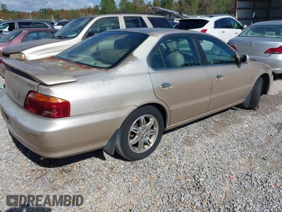 ✅ 2001 Acura TL • VIN: 19UUA56601A016056 • Lot: 43716774. Listed on IAAI with 257,088 mi. Free auction sales archive from the USA and detailed vehicle history report at DreamBid. Image 4.