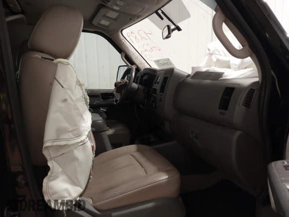 ✅ 2014 Nissan NV SL • VIN: 5BZAF0AA0EN161579 • Lot: 42896822. Listed on IAAI with 155,568 mi. Free auction sales archive from the USA and detailed vehicle history report at DreamBid. Image 5.