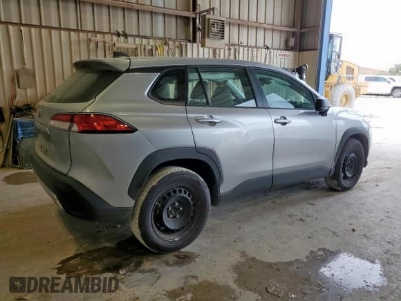 ✅ 2022 Toyota Corolla Cross L • VIN: 7MUAAAAG1NV008380 • Lot: 85169705. Wystawiony na Copart z przebiegiem 108 926 mil. Bezpłatny archiwum sprzedaży aukcyjnych z USA i szczegółowy raport historii pojazdu na DreamBid. Zdjęcie 3.