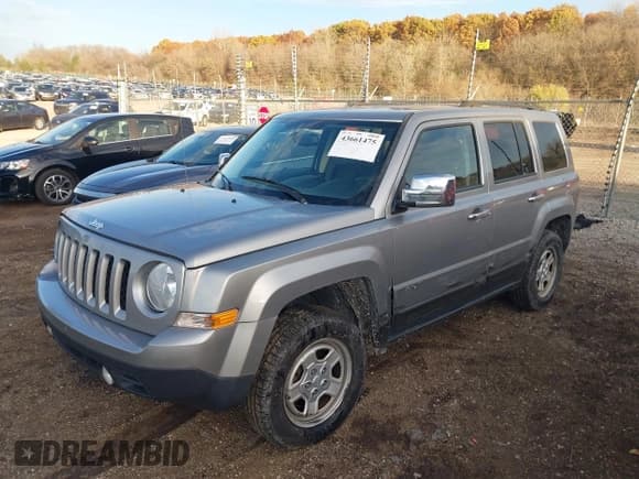✅ 2016 Jeep Patriot Sport SE • VIN: 1C4NJRBB1GD646513 • Лот: 43661475. Опубликован ранее на IAAI с пробегом 96 774 миль. Бесплатный доступ к архиву аукционных продаж из США и подробный отчёт об истории автомобиля на DreamBid. Изображение 17.