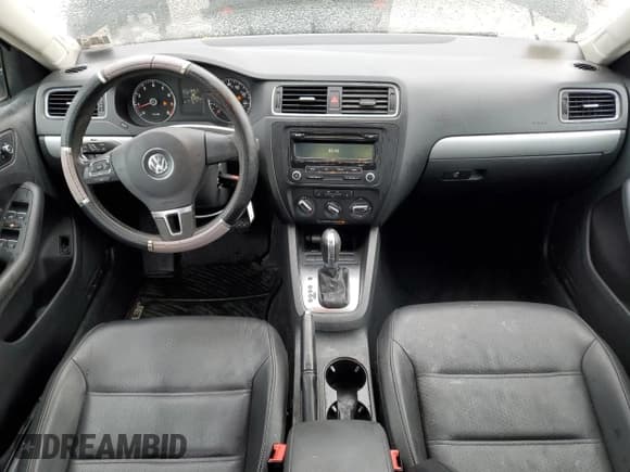 ✅ 2013 Volkswagen Jetta SE • VIN: 3VWDP7AJ4DM364564 • Lot: 44992455. Listed on Copart with 81,203 mi. Free auction sales archive from the USA and detailed vehicle history report at DreamBid. Image 8.