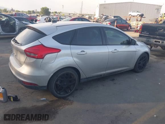 ✅ 2016 Ford Focus SE • VIN: 1FADP3K20GL360476 • Lot: 42996251. Wystawiony na IAAI z przebiegiem 95 295 mil. Bezpłatny archiwum sprzedaży aukcyjnych z USA i szczegółowy raport historii pojazdu na DreamBid. Zdjęcie 4.