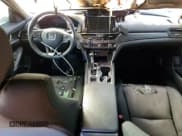 ✅ 2020 Honda Accord LX • VIN: 1HGCV1F17LA041892 • Лот: 85906935. Опубликован ранее на Copart с пробегом 82 140 миль. Бесплатный доступ к архиву аукционных продаж из США и подробный отчёт об истории автомобиля на DreamBid. Изображение 8.