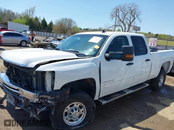 ✅ 2008 Chevrolet Silverado 2500HD 1LT • VIN: 1GCHC23618F132280 • Lot: 41981675. Wystawiony na IAAI z przebiegiem 164 487 mil. Bezpłatny archiwum sprzedaży aukcyjnych z USA i szczegółowy raport historii pojazdu na DreamBid. Zdjęcie 15.
