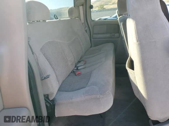 2001 Chevrolet Silverado 1500 LS z VIN 1GCEK19T01E259501, wystawiony jako Copart lot #85784615 z przebiegiem 332 511 mil mil oraz Czysty tytuł • Clean title. Historia ofert i sprzedaży dostępna na DreamBid. Obrazek 10.