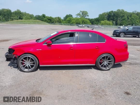 ✅ 2016 Volkswagen Jetta GLI SEL • VIN: 3VW5T7AJ2GM384025 • Лот: 42577811. Опубликован ранее на IAAI с пробегом 146 683 миль. Бесплатный доступ к архиву аукционных продаж из США и подробный отчёт об истории автомобиля на DreamBid. Изображение 14.