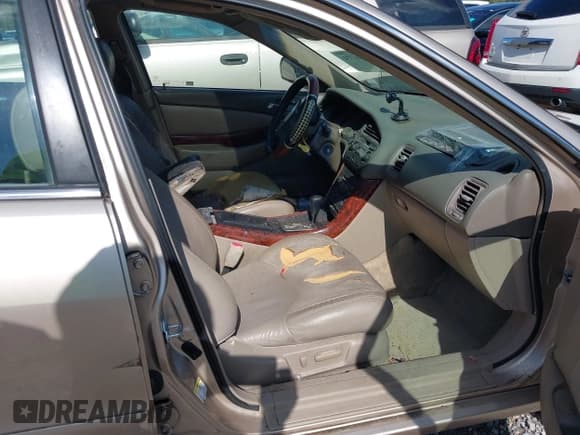 ✅ 2001 Acura TL • VIN: 19UUA56601A016056 • Lot: 43716774. Listed on IAAI with 257,088 mi. Free auction sales archive from the USA and detailed vehicle history report at DreamBid. Image 5.