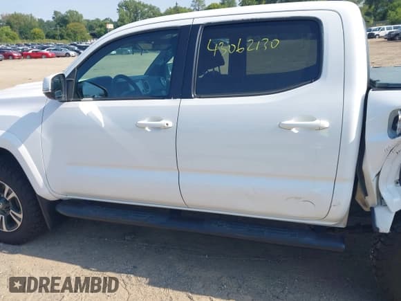 ✅ 2017 Toyota Tacoma SR5 • VIN: 3TMCZ5AN8HM092879 • Lot: 43062130. Listed on IAAI with 88,083 mi. Free auction sales archive from the USA and detailed vehicle history report at DreamBid. Image 14.