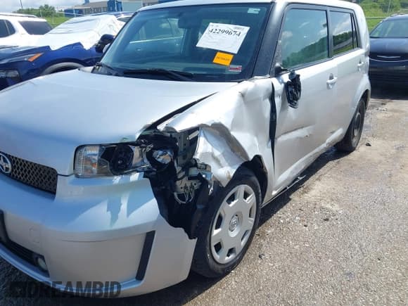 ✅ 2010 Scion xB • VIN: JTLZE4FE4A1101044 • Lot: 42299674. Wystawiony na IAAI z przebiegiem 146 450 mil. Bezpłatny archiwum sprzedaży aukcyjnych z USA i szczegółowy raport historii pojazdu na DreamBid. Zdjęcie 6.