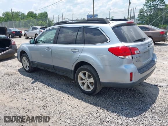 ✅ 2013 Subaru Outback Premium • VIN: 4S4BRBCC4D3290467 • Lot: 42510881. Listed on IAAI with 244,597 mi. Free auction sales archive from the USA and detailed vehicle history report at DreamBid. Image 3.