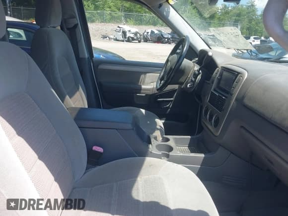 ✅ 2004 Ford Explorer XLT • VIN: 1FMZU73E24UC09391 • Lot: 42549570. Listed on IAAI with 140,400 mi. Free auction sales archive from the USA and detailed vehicle history report at DreamBid. Image 5.