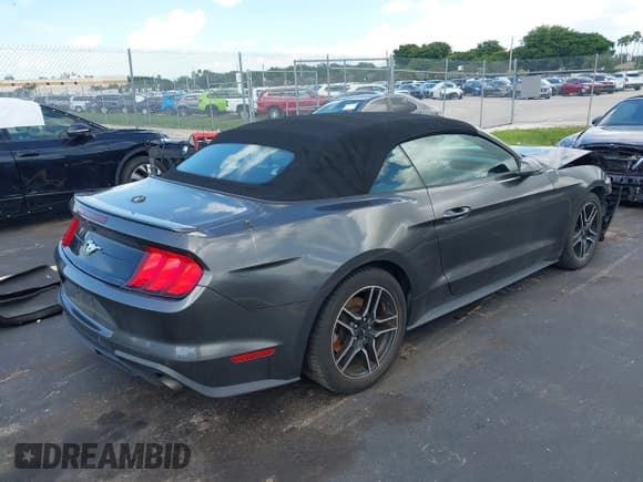 ✅ 2018 Ford Mustang EcoBoost Premium • VIN: 1FATP8UH5J5155628 • Лот: 43058283. Опубликован ранее на IAAI с пробегом 106 140 миль. Бесплатный доступ к архиву аукционных продаж из США и подробный отчёт об истории автомобиля на DreamBid. Изображение 4.