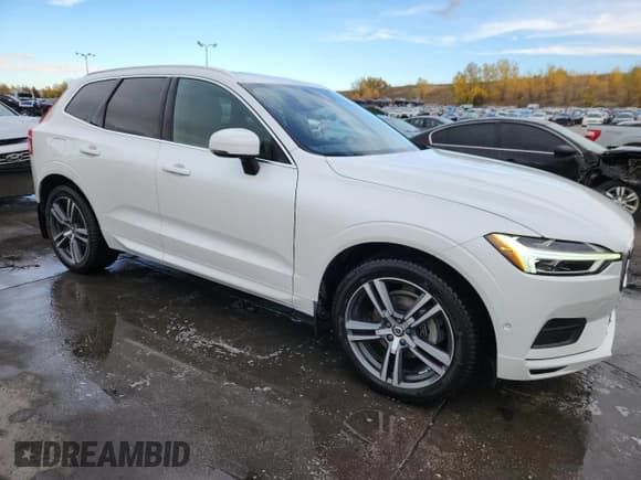 ✅ 2018 Volvo XC60 Momentum • VIN: LYV102RK6JB121771 • Lot: 87472205. Wystawiony na Copart z przebiegiem 117 950 mil. Bezpłatny archiwum sprzedaży aukcyjnych z USA i szczegółowy raport historii pojazdu na DreamBid. Zdjęcie 4.